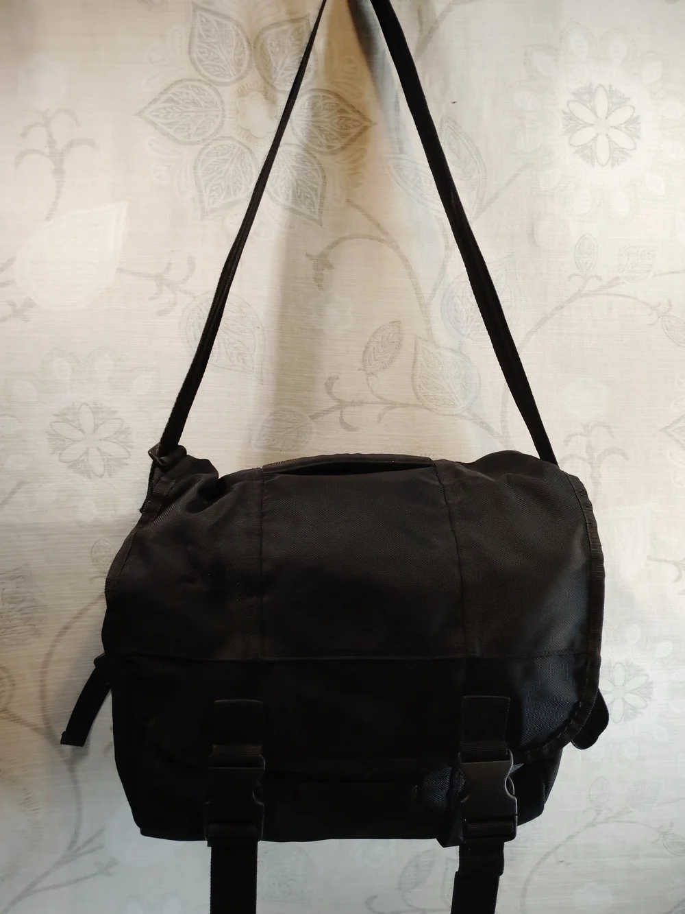 GAP Black Durable Messenger/ Crossbody Bag